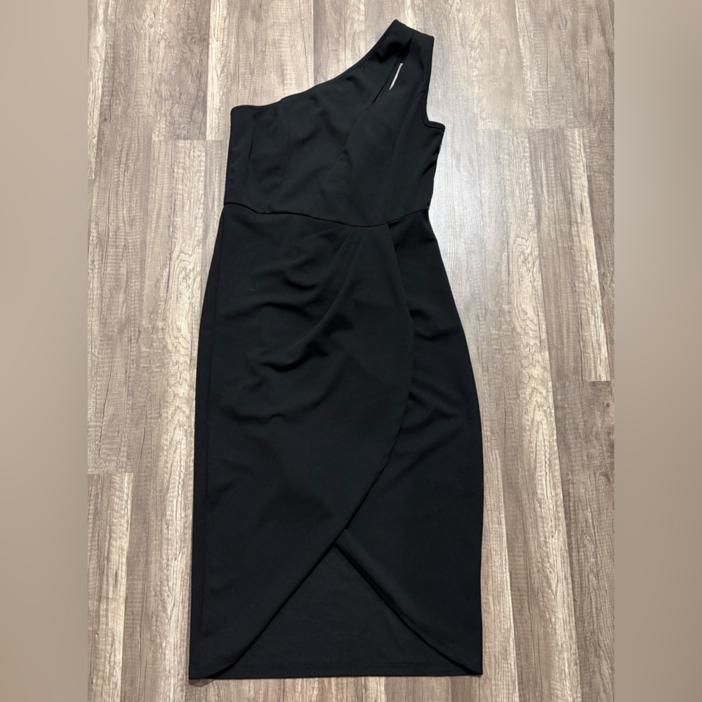 PRETTYGARDEN Black One Shoulder Ruched Midi Dress
